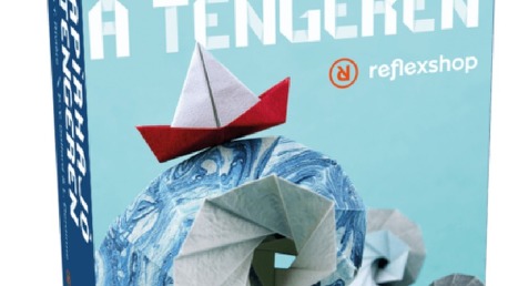 Papírhajó a tengeren